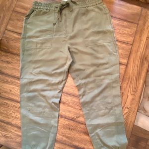 Brand New Banana Republic Pull On Jogger Pants.